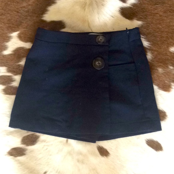 Dark blue shorts that look like a skirt - Picture 1 of 2